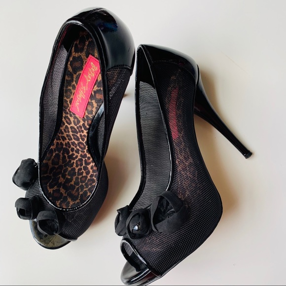 Betsey Johnson Shoes - BETSEY JOHNSON Black Mesh Shoes Heels 🖤